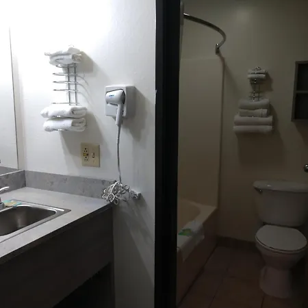 Bearcat Inn And Suites